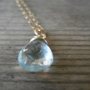 März Birthstone, Aquamarin Halskette, grob fertig Aquamarin Schmuck, minimalistische blaue Anhänger Halskette, 14 k Gold gefüllt, Geschenk für Sie