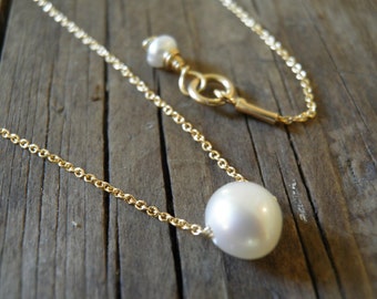 Pearl Necklace, Bridal Jewelry, Bridesmaid Gift ,Tiny White Ivory Fresh Water Pearl Necklace, Gold Necklace Minimalist Pendant Delicate Gift