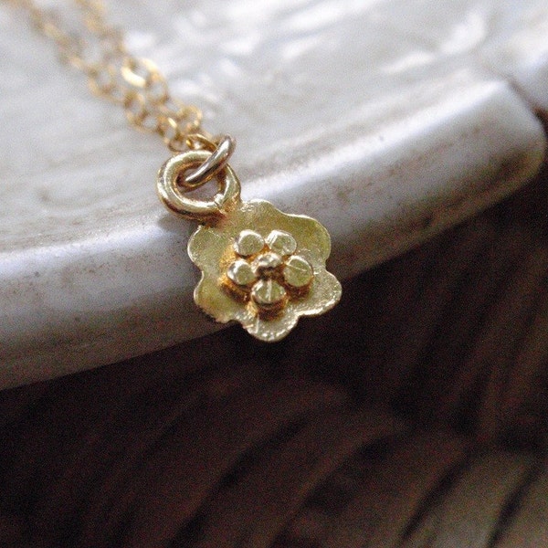 Flower necklace, Floral Jewelry, Flower Necklace, Gold Flower Necklace, Floral Gift, Sweet Sixteen Gift, Gift for Mom