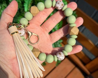 Green Daisy & Brown Wristlet Keychain – Silicone with Tassel – Minimalist Key Ring Bracelet