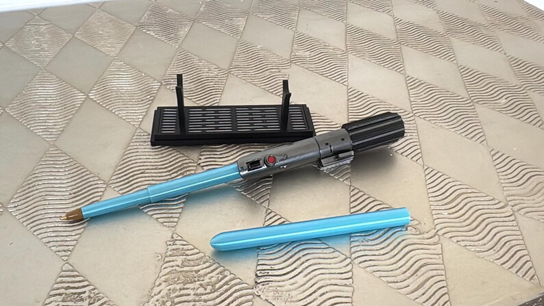Anakin Luke Skywalker Legacy Lightsaber Pen | Hand-Painted 3D Print Graflex Detail (Display Stand) image 6
