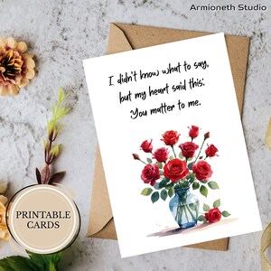 Biglietto "Pensando a te" - Vaso di rose rosse acquerellate - Stampabile per profonda cura o simpatia - Saluto digitale di dolce incoraggiamento - Download immediato
