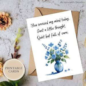 Biglietto "Pensando a te" – Vaso acquerello "Non ti scordar di me" – Simpatia o incoraggiamento blu – Biglietto d'auguri stampabile delicato – Download digitale