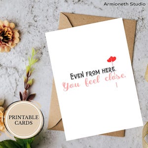 Even from here you feel back – druckbare Karte für Freund oder Freundin mit emotionalem Gruß als digitaler Gruß zum Download