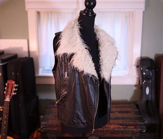 Faux leather vest with faux fur collar S
