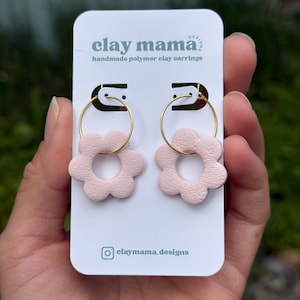 Light Pink Boho Flower Hoop Earrings – Handmade Polymer Clay Dainty Floral Earrings – 20mm Gold Hoops – Lightweight Everyday Jewelry
