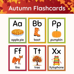 Puede incluir: Tarjetas didácticas con ilustraciones otoñales y el alfabeto. Las tarjetas muestran una tarta de manzana, una bota, una calabaza, fuego, un árbol y un xilófono. El texto "Autumn Flashcards" está en la parte superior.