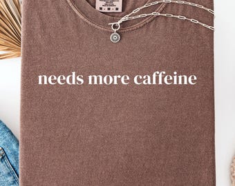 Necesita más cafeína colores cómodos camiseta 1717 divertida camiseta de café gráfico cafeína unisex regalo para amantes del café humor casual todos los días