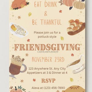 Pode incluir: Convite de Ação de Graças com fundo bege e ilustrações de outono. O texto diz "EAT DRINK & BE THANKFUL" e "FRIENDSGIVING" com a data, hora e informações de RSVP. Abóboras, ilustrações de comida e folhas decoram o convite.