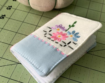 Embroidered Needlebook Needle Wallet Repurposed Vintage Linens Quilted Needle Minder with Pockets