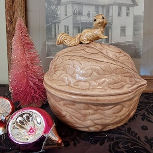 Adorable Vintage Squirrel On Walnut Dish Christmas Winter Décor Woodland Critter Free Shipping!