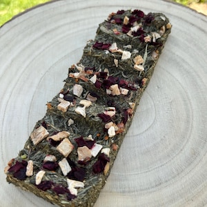 Vegetable patch forage bar | Natural Hay Based Forage Treat for Rabbits, Guinea pigs and Small Animals.