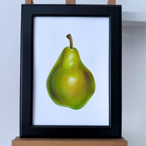 Disegno originale di una pera con matite colorate, disegno a matite colorate, arte della pera, disegno a matita di frutta su carta, disegno di una pera verde