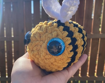 Gehaakte hommel pluche, zacht garen gevuld bij decor