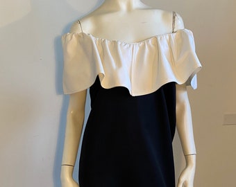 90s Designer Isaac Mizrahi Glam Mini Shift Dress White Pique Ruffle Off the Shoulder Collar Black Short Skirt Statement Piece Size Medium