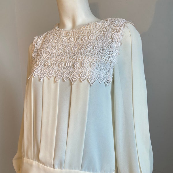 80's Interprets Victorian Edwardian Silky Ivory Flowy Long Sleeve Blouse with Large Lace Collar Loosely Pleated Size M/L