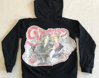 GREASE Iconic vintage Upcycled One of a Kind Kids Black Zip Up Hoodie avec Clever Danny et Sandy Patch brodé sur le dos Taille 6