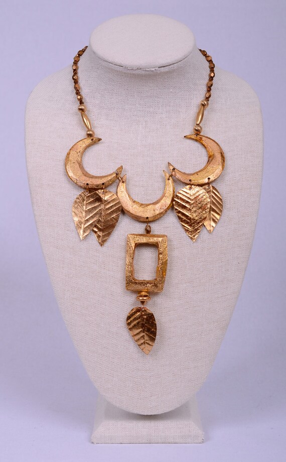 Lovely and Light Vintage Gold Leaf Modernist Neckl