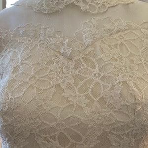 50s Wedding Dress Classically Styled White Lace Floral Tulle Full Skirt ...