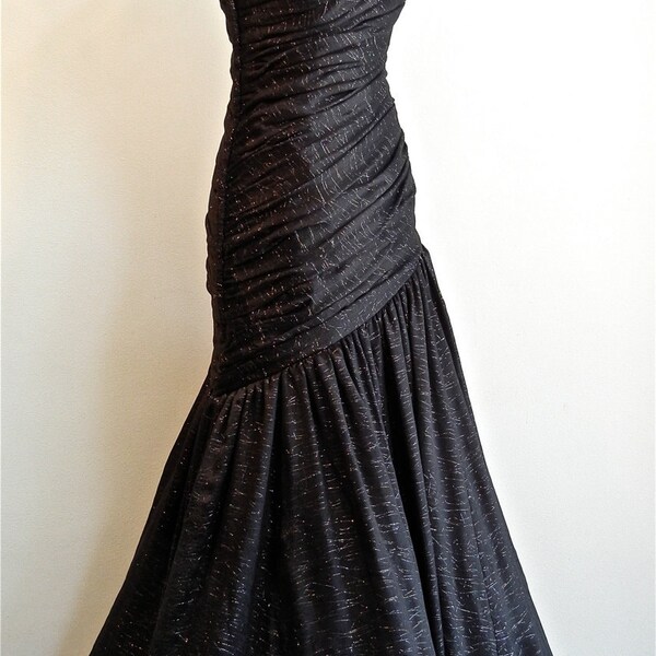Dramatic Price Reduction Designer Patricia Rhodes 1980s To Die For Red Carpet Dress