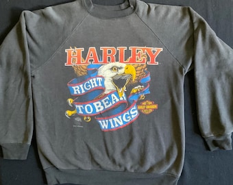 Seltenes Harley Davidson 70er 80er Jahre Faded Schwarz LS Raglan Sweatshirt Paul Smith Grafik Right to Bear Wings Soft and Worn Größe M / L