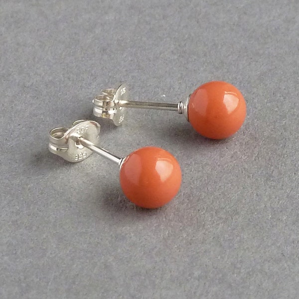 6 mm orangefarbene Korallen-Ohrstecker – Lachs-Pfirsich-Glasperlen-Ohrstecker – Kürbis-Brautjungfern-Schmuck – Brautjungfern-Geschenke – bunte Ohrstecker