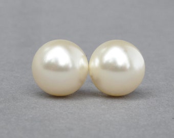 VINTAGE HOLLYWOOD★Crescendo Pearl Earrings ピアス 80s Chanel Logo Pearl Earrings | Lucky Vintage | University