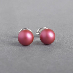 6 mm Mulberry Swarovski Pärlörhängen - Mörkrosa Vardagsörhängen - Fuchsia Smycken för Kvinnor - Små Runda Färgade Kulörhängen