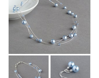 Parure de bijoux avec perles flottantes bleu pâle - Collier multirangs, bracelet et pendants d'oreilles bleu poudré - Bijoux de mariage - Cadeaux de demoiselle d'honneur