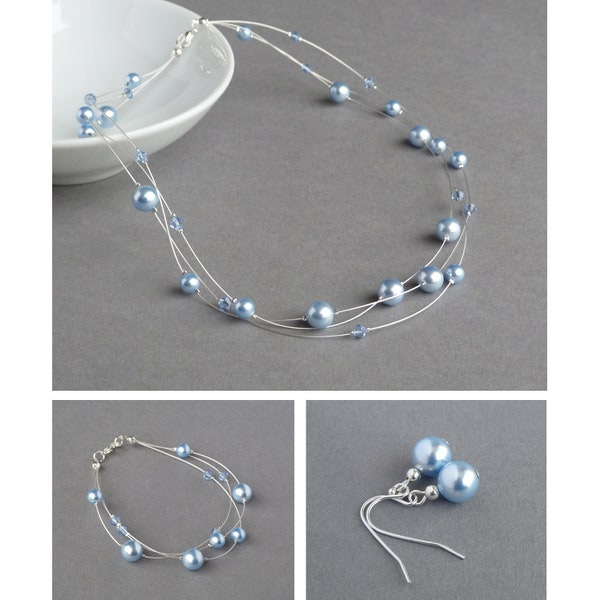 Set di gioielli con perle fluttuanti blu pallido - Collana multifilo, braccialetto e orecchini pendenti blu polvere - Gioielli da sposa - Regali per damigella d'onore