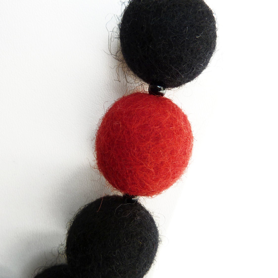 Chunky Black and Red Felt Necklace Felted Bead Contrast - Etsy UK