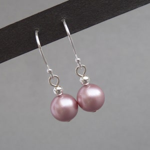 Semplici orecchini pendenti di perle rosa scuro - Regali per damigelle d&#39;onore in rosa cipria - Gioielli per tutti i giorni - Orecchini pendenti per la madre della sposa/sposo