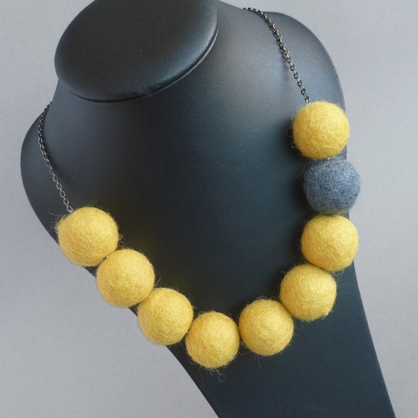 Collier en feutre jaune - Colliers de grosses perles de feutre citron et gris - Bijoux boule en feutre moutarde - Bijoux tendance lumineux et colorés