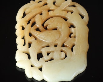 白い翡翠 花の彫刻 オブジェ 古い中国の彫刻が施された白い翡翠の硬石の人物像の花のお守りの