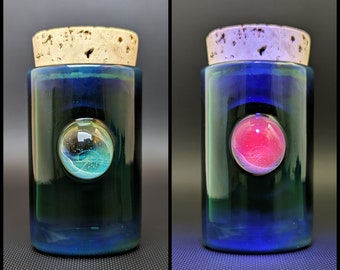 Blaugrünes Glasgefäß // Silberrauch // Luftdichter Kork // Chaos Color UV Glow Lucy Marble // Schwarzlicht-Schlüsselanhänger im Lieferumfang enthalten