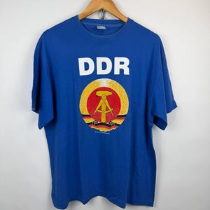 Vintage DDR Oost-Duitsland T-shirt Retro Deutsche Demokratische Republik Tee Blauw Grafisch Shirt Ostalgie Maat