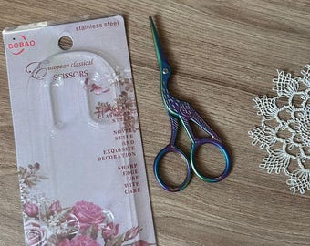 Ciseaux à Broder Hemline Pointe Aiguë 3,75" - Motif Floral Métallique - Neufs