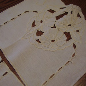 Vinage Linen Dresser Scarf Set