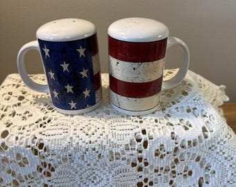 American Flag Salt & Pepper Shakers Colonial 1997 Warren Kimble by Sakura