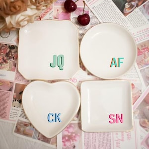Plato para anillos con inicial personalizado, plato para anillos con monograma de sombra personalizado, regalo para dama de honor, regalos para mejores amigas, regalos de cumpleaños y aniversarios.