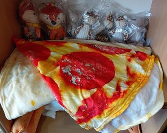Pizza Lunch Break Blanket – A Slice of Comfort!