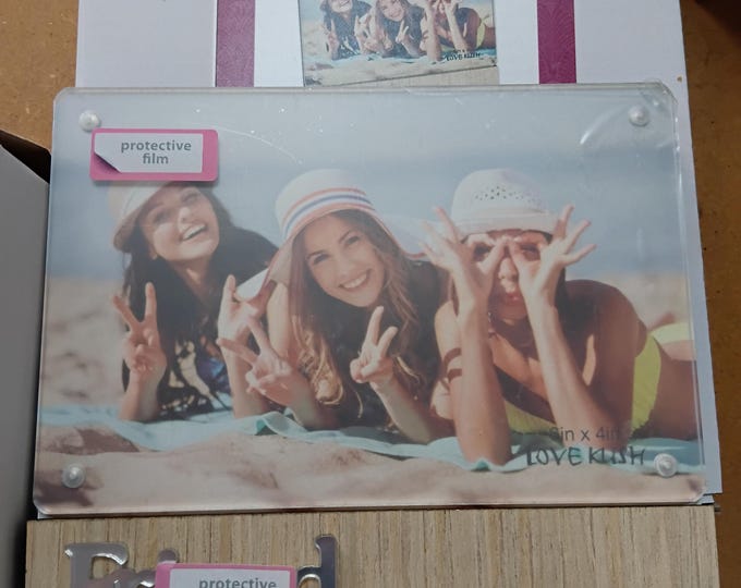 Friendship Photo Frame – A Thoughtful Gift to Celebrate Your Bond