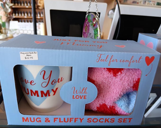 Mum Gift Set – “Love You Mummy” Mug & Fluffy Socks | Cozy Gift Box for Mum | Mother’s Day, Birthday or Appreciation Gift