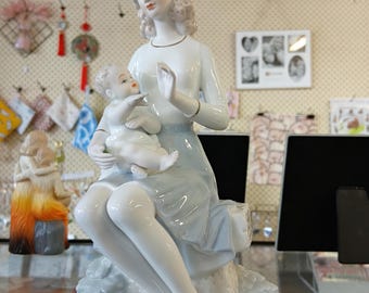 Elegant Porcelain Figurine – Mother and Baby with Puppy
