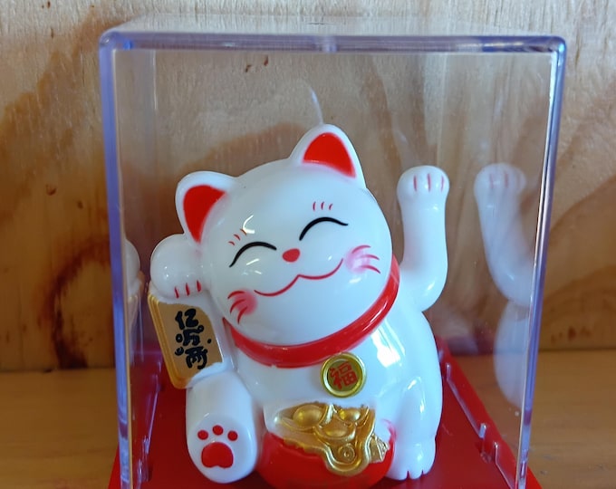 Solar Lucky Cat Figurine – Wealth & Prosperity Charm