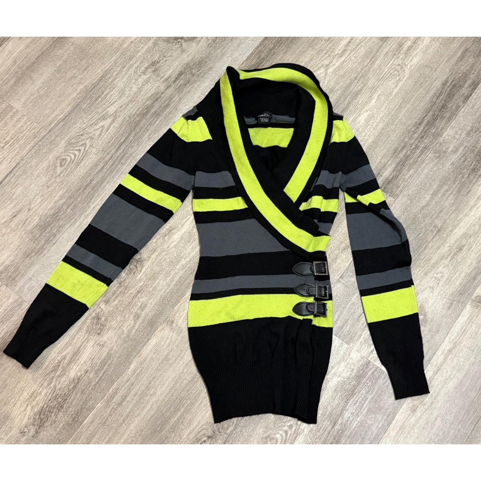Blouse Rue 21 - Col V Profond, Rayures Violettes - Taille M - Occasion Très Bon état