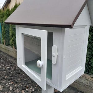 A mini library near my house