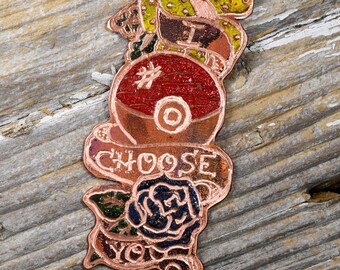 ポケモン「I Choose You」ネックレス：手彫り＆熱加工、クラシックなタトゥーフラッシュ風 - Quirk9