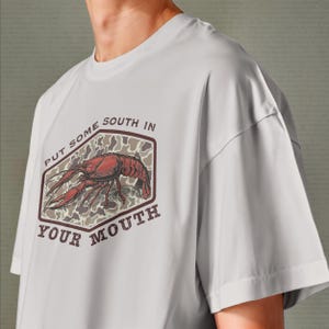 Setzen Sie etwas Süden in Ihren Mund PNG, Camo Langusten, Südliche Sprichwort Sublimation, lustiges Landleben Essen Zitat, New Orleans, sofortiger Download Bild 11