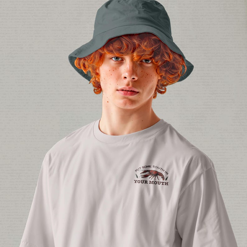 Setzen Sie etwas Süden in Ihren Mund PNG, Camo Langusten, Südliche Sprichwort Sublimation, lustiges Landleben Essen Zitat, New Orleans, sofortiger Download Bild 7